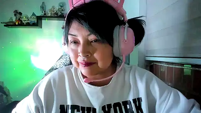 Snapshot of Shaddycute_ chatting on May 20, 3:02 am Shaddycute online show from May 20, 3:02 am