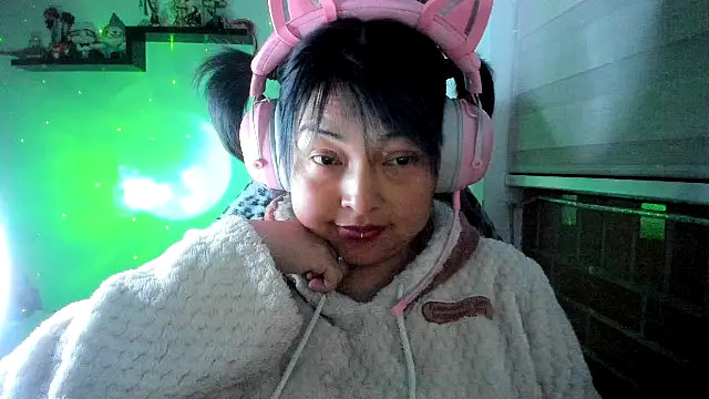 Snapshot of Shaddycute_ chatting on May 21, 3:46 am Shaddycute online show from May 21, 3:46 am