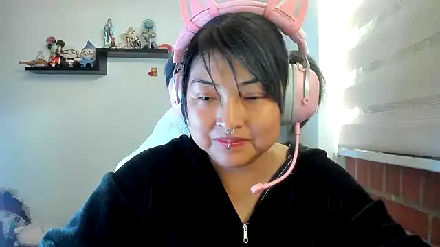 Snapshot of Shaddycute_ chatting on May 25, 12:33 pm Shaddycute online show from May 25, 12:33 pm