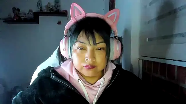 Snapshot of Shaddycute_ chatting on May 31, 10:33 am Shaddycute online show from May 31, 10:33 am