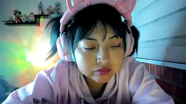 Snapshot of Shaddycute_ chatting on June 2, 4:03 am Shaddycute online show from June 2, 4:03 am