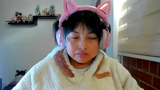 Snapshot of Shaddycute_ chatting on June 3, 2:33 pm Shaddycute online show from June 3, 2:33 pm