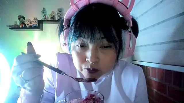 Snapshot of Shaddycute_ chatting on June 6, 1:43 am Shaddycute online show from June 6, 1:43 am