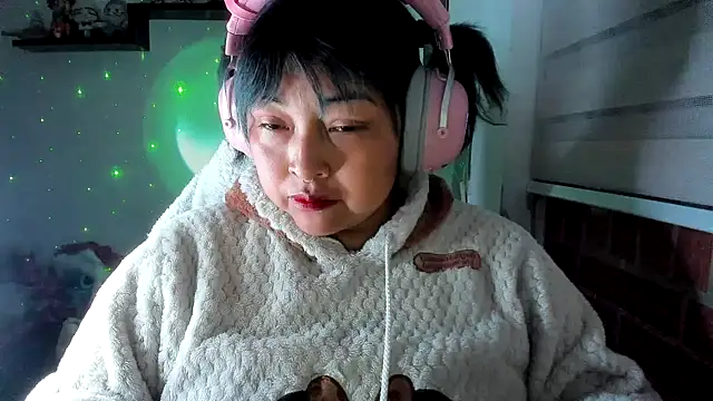 Snapshot of Shaddycute_ chatting on June 11, 3:26 am Shaddycute online show from June 11, 3:26 am