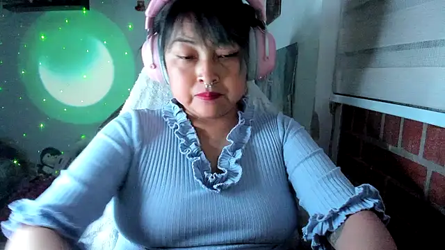 Snapshot of Shaddycute_ chatting on June 18, 11:42 pm Shaddycute online show from June 18, 11:42 pm