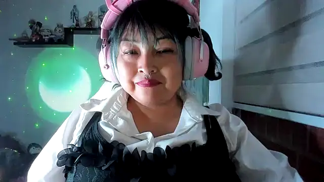 Snapshot of Shaddycute_ chatting on June 21, 1:30 am Shaddycute online show from June 21, 1:30 am