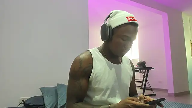 Troykhalil online show from December 16, 9:09 pm