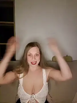 katiestevens online show from October 31, 10:11 pm