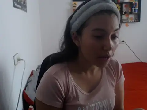 Snapshot of HannaKlein chatting on February 6, 7:18 pm HannaKlein online show from February 6, 7:18 pm