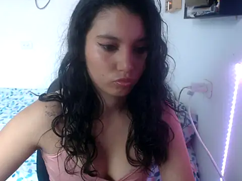 Snapshot of HannaKlein chatting on October 6, 1:08 pm HannaKlein online show from October 6, 1:08 pm