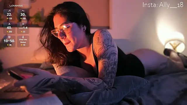 Snapshot of Ally_addams chatting on March 10, 7:42 am Ally addams online show from March 10, 7:42 am