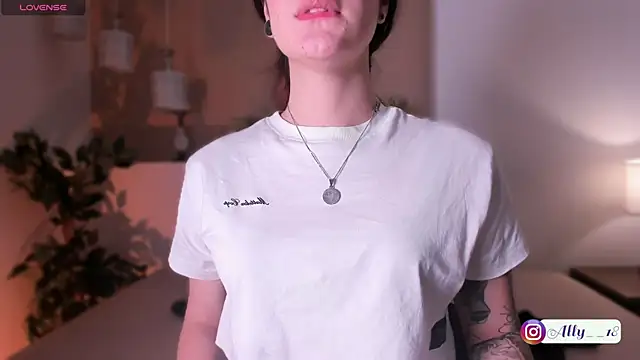 Snapshot of Ally_addams chatting on September 11, 3:39 am Ally addams online show from September 11, 3:39 am