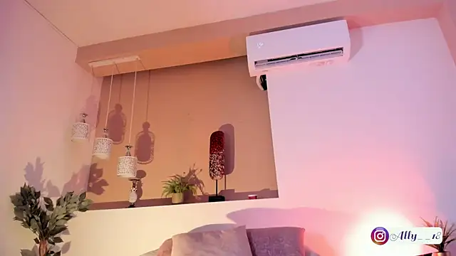 Snapshot of Ally_addams chatting on September 15, 4:23 am Ally addams online show from September 15, 4:23 am