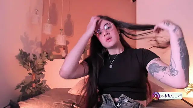 Snapshot of Ally_addams chatting on September 22, 5:09 am Ally addams online show from September 22, 5:09 am