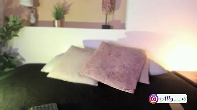 Snapshot of Ally_addams chatting on October 10, 4:11 am Ally addams online show from October 10, 4:11 am