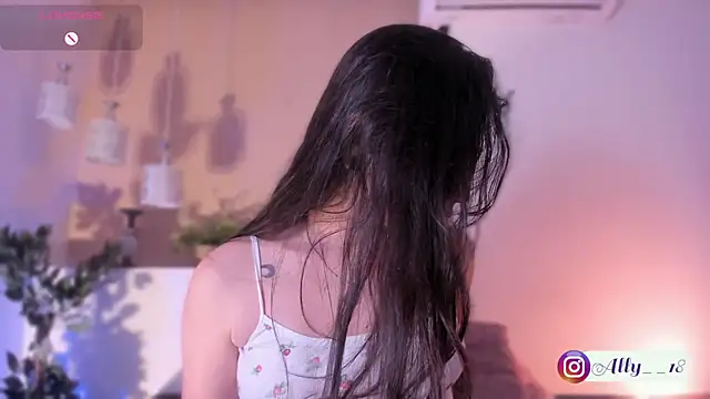 Snapshot of Ally_addams chatting on November 11, 3:50 am Ally addams online show from November 11, 3:50 am