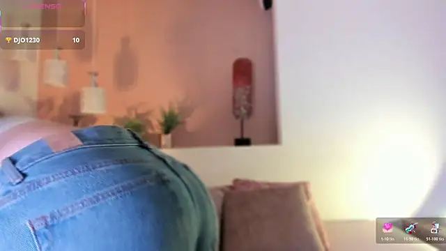 Snapshot of Ally_addams chatting on November 29, 5:10 am Ally addams online show from November 29, 5:10 am