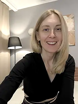 AvelinaLeoni online show from October 6, 7:50 am