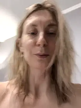 AvelinaLeoni online show from October 13, 6:46 am