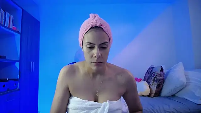 candydowson1 online show from April 1, 10:29 pm