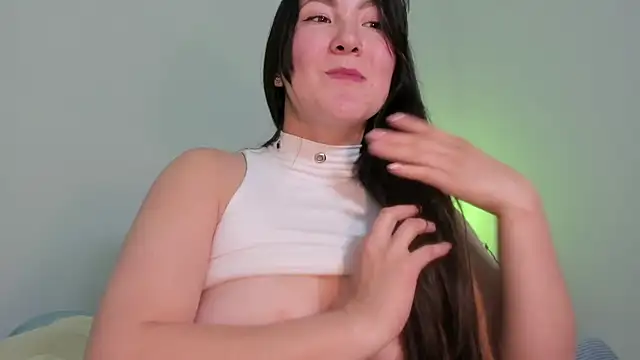 Elle Lee  online show from January 21, 11:55 pm