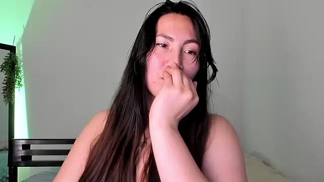 Elle Lee  online show from February 24, 7:52 pm