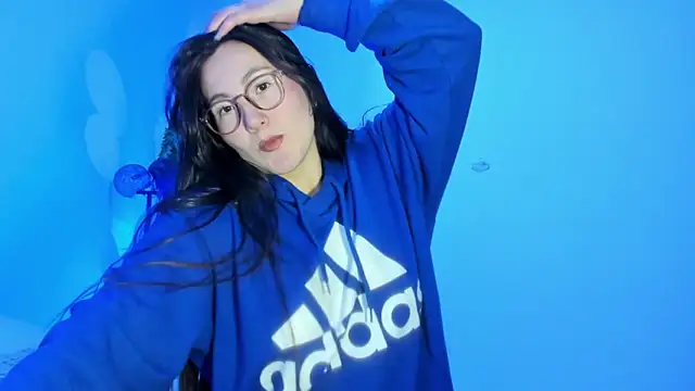 Elle Lee  online show from March 14, 8:38 pm