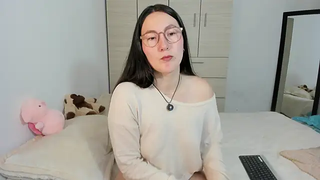 Elle Lee  online show from September 12, 2:17 pm