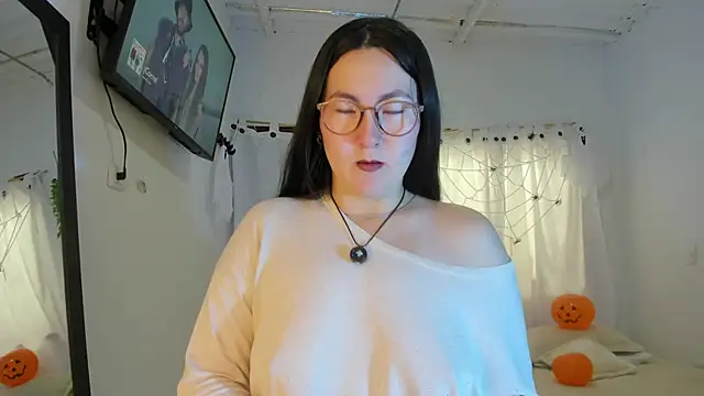 Elle Lee  online show from October 8, 3:31 pm