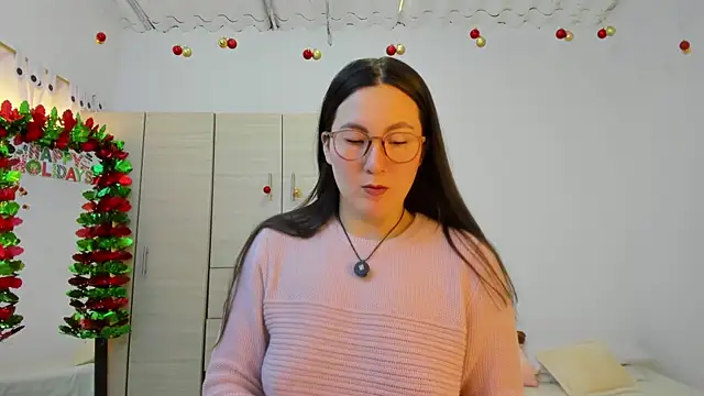 Elle Lee  online show from December 2, 2:34 pm