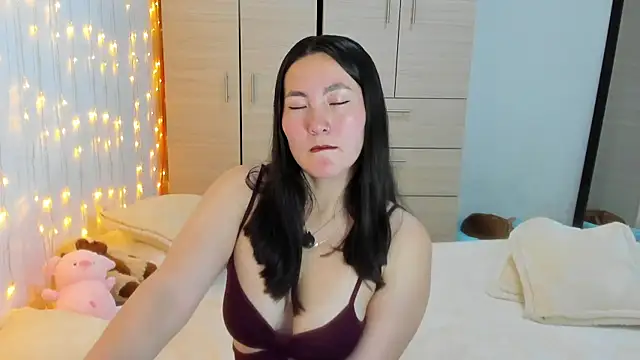 Elle Lee  online show from January 15, 5:05 pm