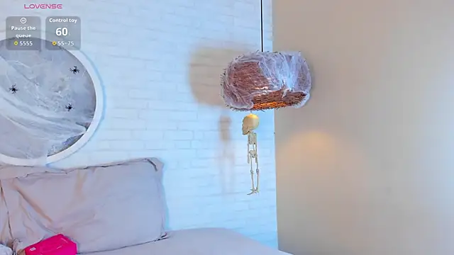 Snapshot of Elise_Diamond chatting on October 18, 11:27 pm Elise Diamond online show from October 18, 11:27 pm