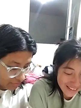 sarah12333 online show from June 6, 1:43 am