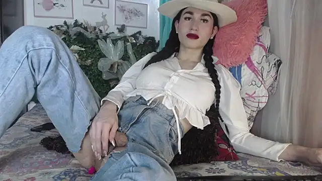 Snapshot of rosalynda-collen chatting on December 11, 7:36 pm rosalynda-collen online show from December 11, 7:36 pm