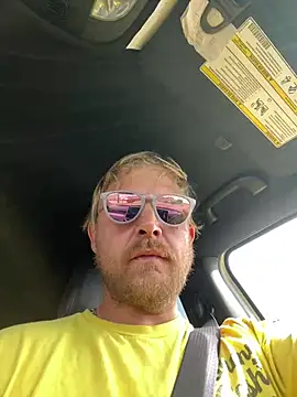 Mcpussypounder211 online show from June 24, 9:25 pm
