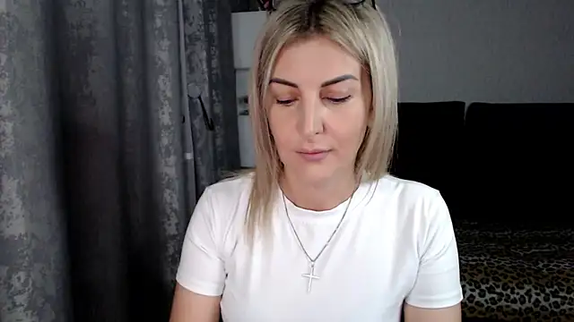 Amelia Harper online show from September 13, 1:55 pm