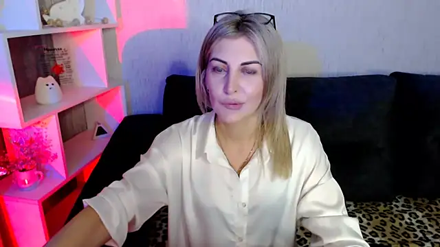 Amelia Harper online show from November 29, 1:25 pm