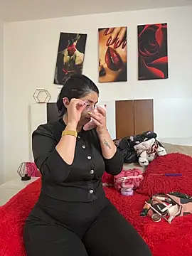 karenlennox1 online show from June 11, 1:38 am