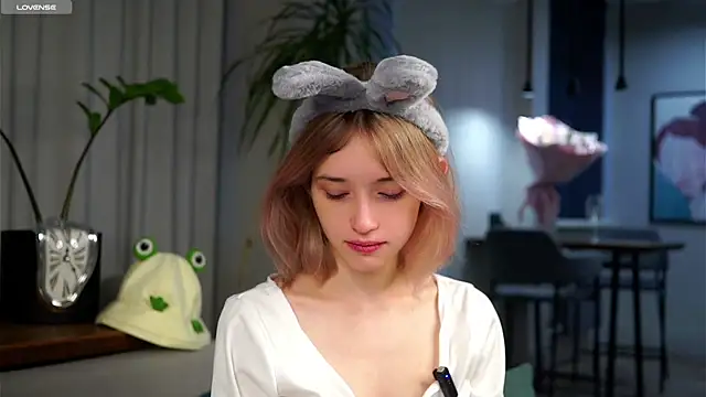 EdlinHargus online show from February 13, 1:50 am