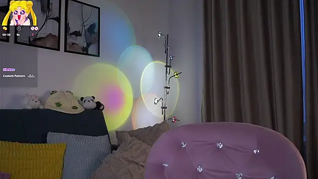 Snapshot of EdlinHargus chatting on February 19, 1:23 am EdlinHargus online show from February 19, 1:23 am