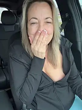 Snapshot of Cherry-red-xo chatting on December 16, 7:54 pm Cherry-red-xo online show from December 16, 7:54 pm