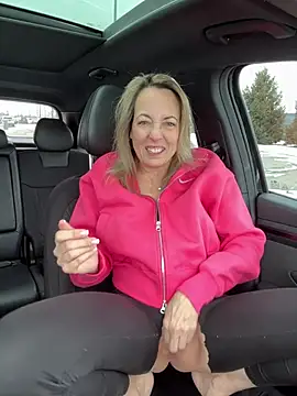 Snapshot of Cherry-red-xo chatting on January 13, 8:15 pm Cherry-red-xo online show from January 13, 8:15 pm