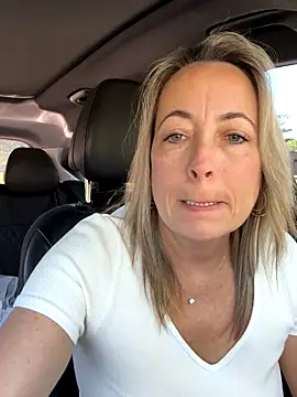 Snapshot of Cherry-red-xo chatting on September 11, 4:07 pm Cherry-red-xo online show from September 11, 4:07 pm