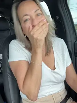 Snapshot of Cherry-red-xo chatting on September 24, 4:32 pm Cherry-red-xo online show from September 24, 4:32 pm