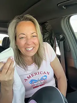 Snapshot of Cherry-red-xo chatting on October 13, 4:51 pm Cherry-red-xo online show from October 13, 4:51 pm