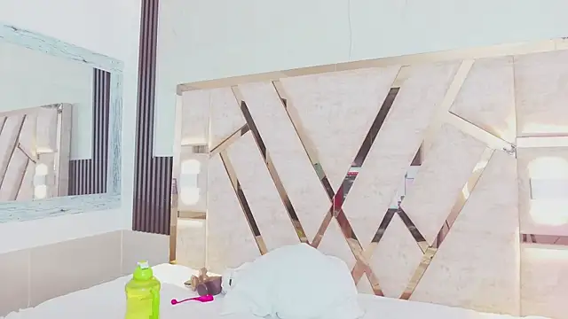 molly sweetee online show from October 18, 1:52 am