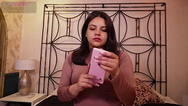 Sophia wilsonn  online show from January 17, 11:15 am