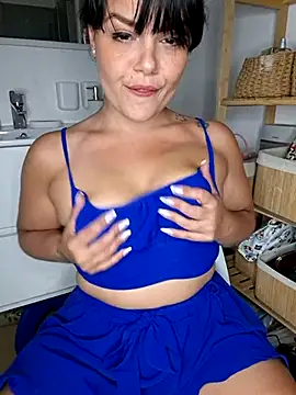 Snapshot of Xladycharme chatting on May 27, 12:18 am Xladycharme online show from May 27, 12:18 am