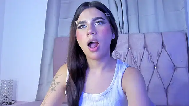 Snapshot of Ashley_piinkk_ chatting on February 5, 7:18 am Ashley piinkk  online show from February 5, 7:18 am