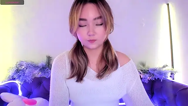 Snapshot of Fluffy_Rose chatting on December 27, 8:35 am Fluffy Rose online show from December 27, 8:35 am